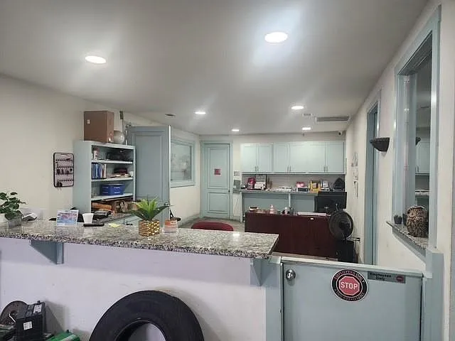 2520 W Mount Houston Rd — Photo 13