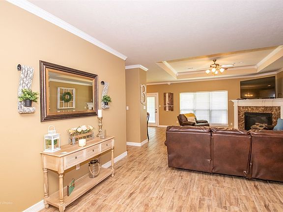 5th image of 30 Shady Hollow Dr