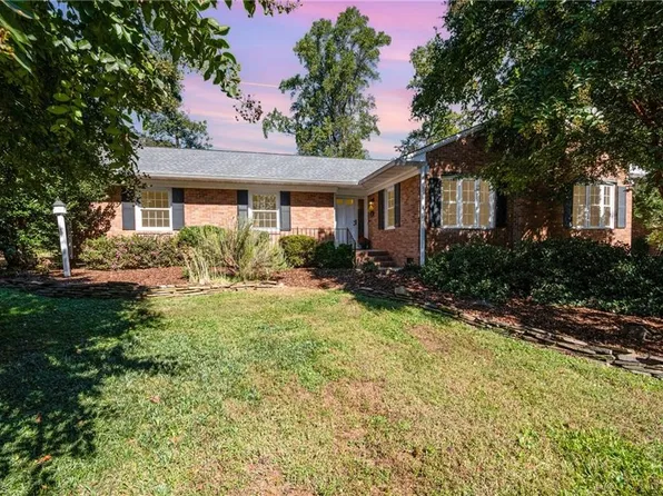 2812 Lenoir Dr, Greensboro, NC 27408