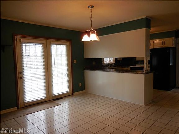 4th image of 2711 Leo Dr