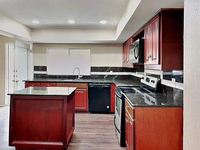 1517 Camelia Dr — Photo 6