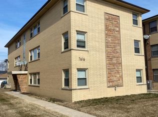 7616 W Addison St #1, Chicago, IL 60634