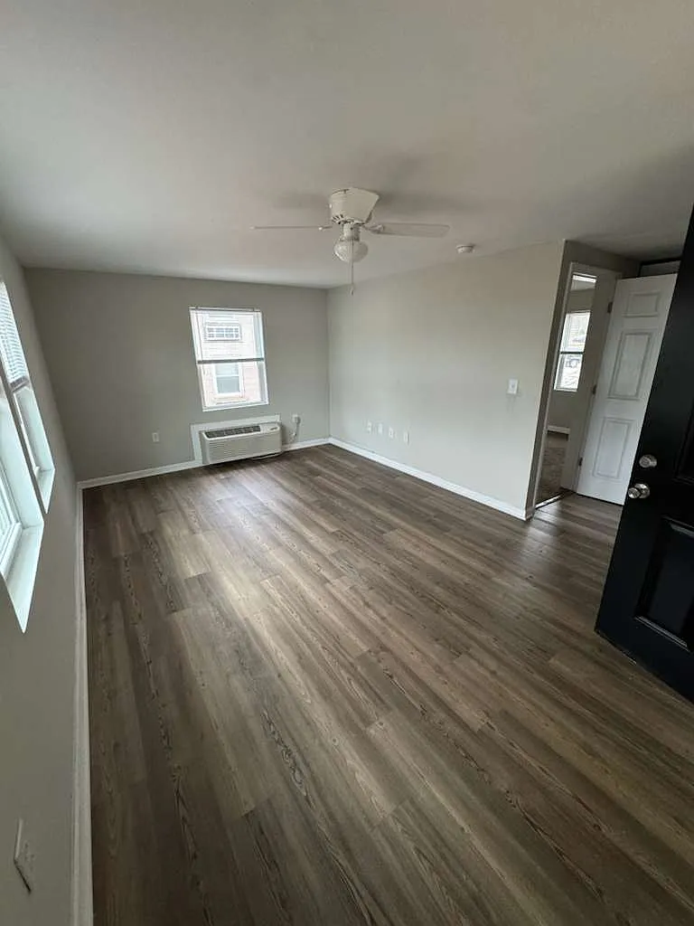 1 bed, $825 — Photo 1