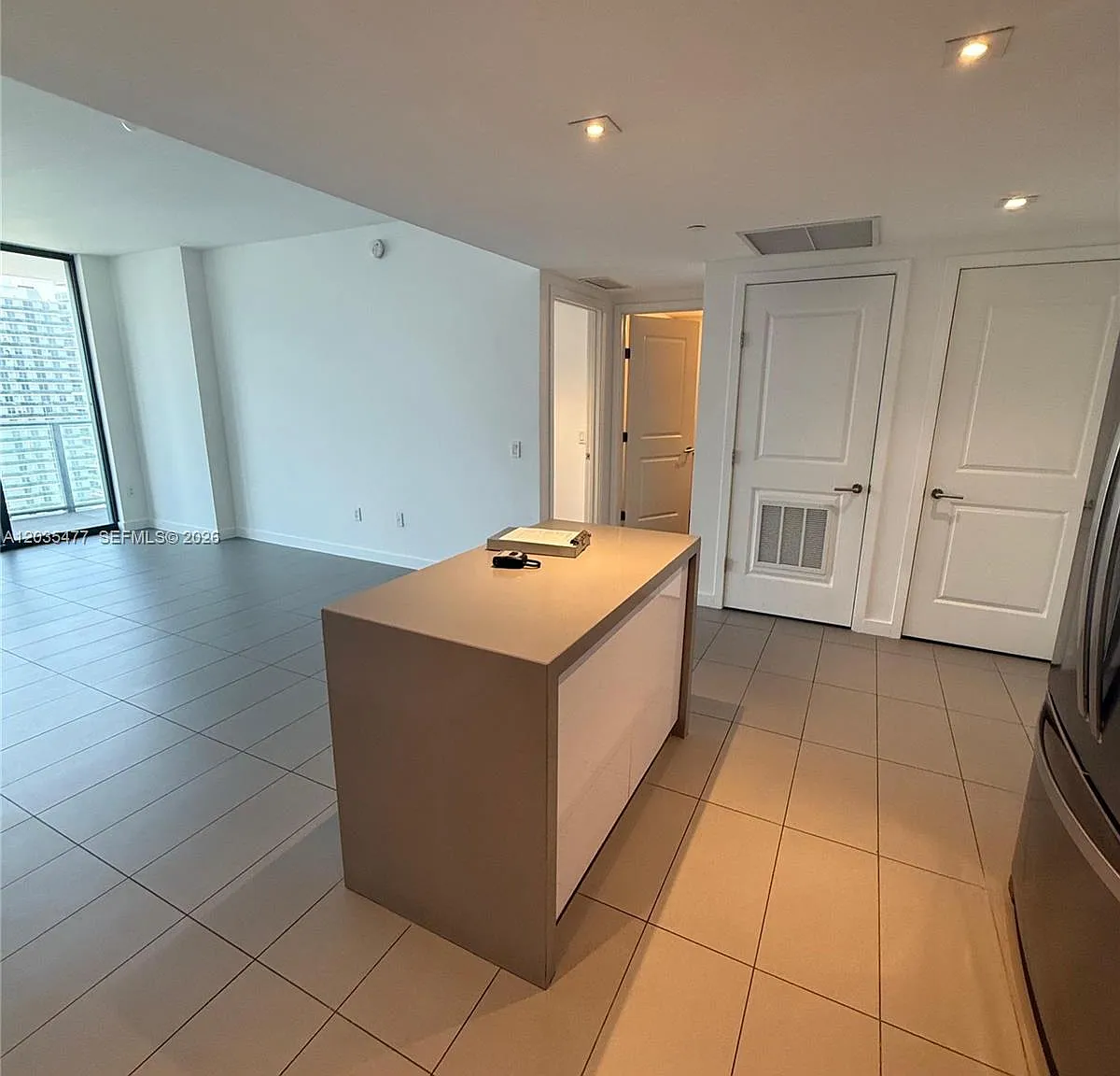 Canvas Condo — Photo 2