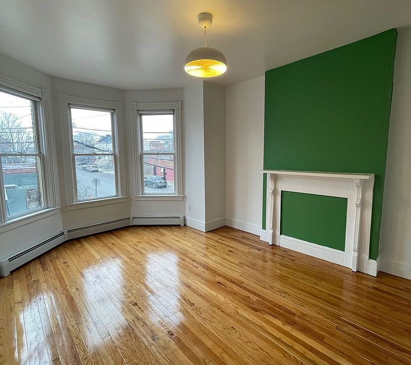1st image of 15 William St Floor 2