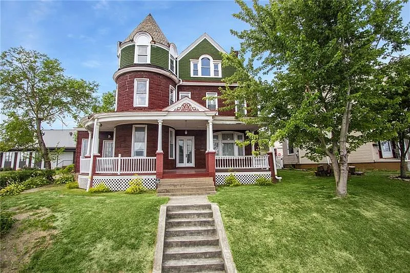 446 Pinney St photo 1