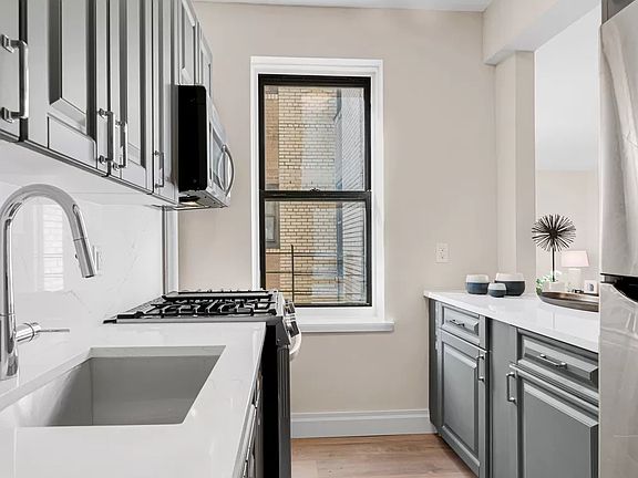 4th image of 95 Park Ter E APT 6D