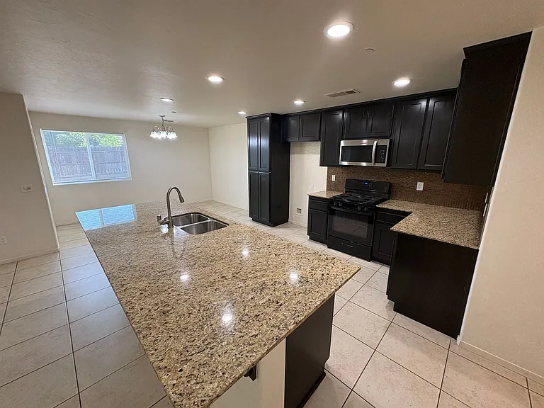 2132 E Sweet Ave — Photo 12