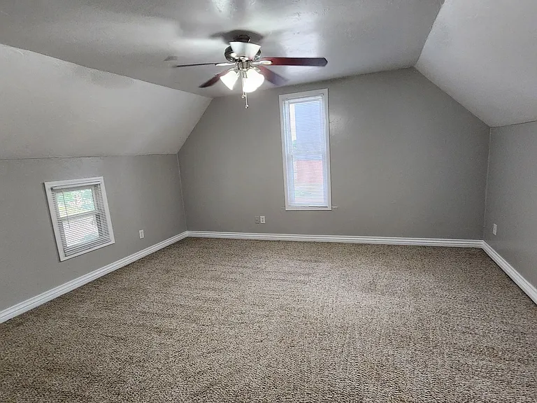 225 E Edwards St — Photo 53