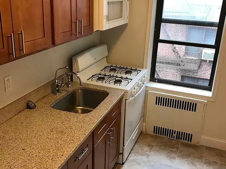 181 Hawthorne St #6E — Photo 3