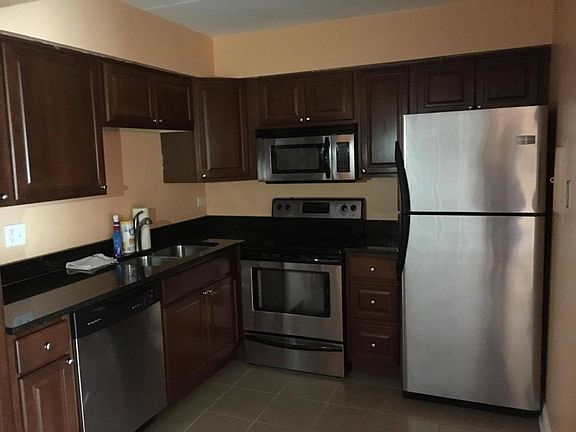 5th image of 580 Lawrence Ave APT 101