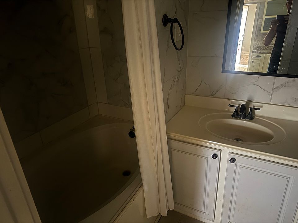1st image of 542 Topeka Blvd APT 3