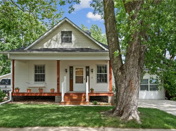 508 E 1st St, Pella, IA 50219