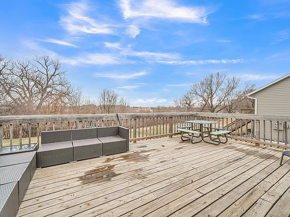 3rd image of 606 Q Ave