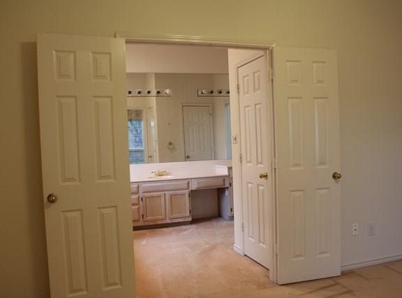 5th image of 2404 Norwich Dr