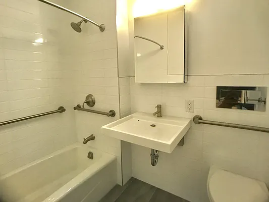 Rented by Bohemia Realty Group | media 8