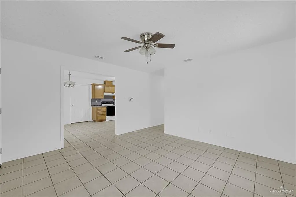 3 bed, 2.0 bath, 1118 sqft, $1,700 — Photo 3