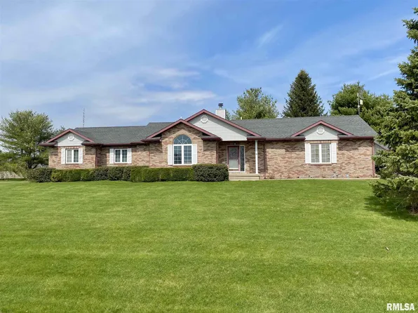 6 Pine Cone Dr, Jacksonville, IL 62650