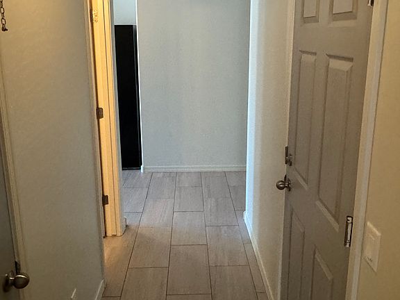 5th image of 1644 E Jahns St