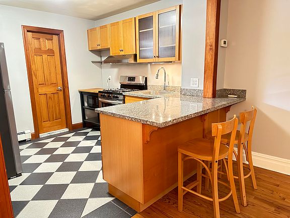 2nd image of 365 2nd St Floor 2