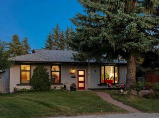 224 NW Cedarbrae Cres SW, Calgary, AB T2W 1Y4