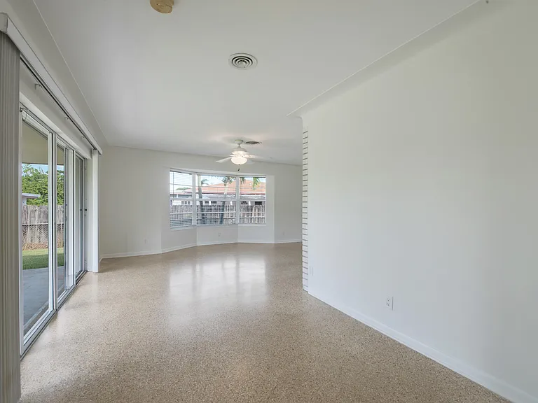 2022 Collier Ave — Photo 7