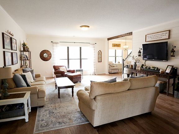 5th image of 8283 Rebecca Woods Dr