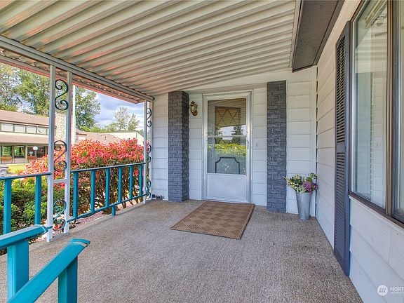 Lovely Covered Porch>