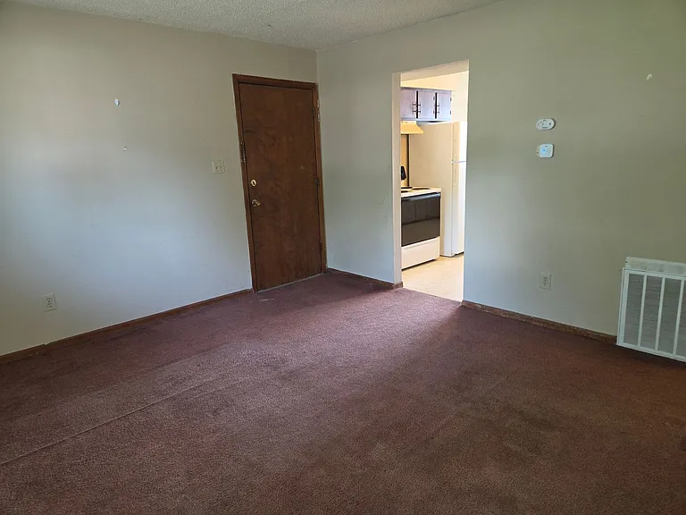 922 W Texas Ave — Photo 3