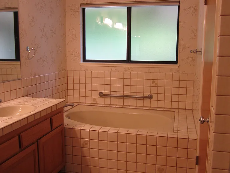 3725 Lincolnwood Dr — Photo 22