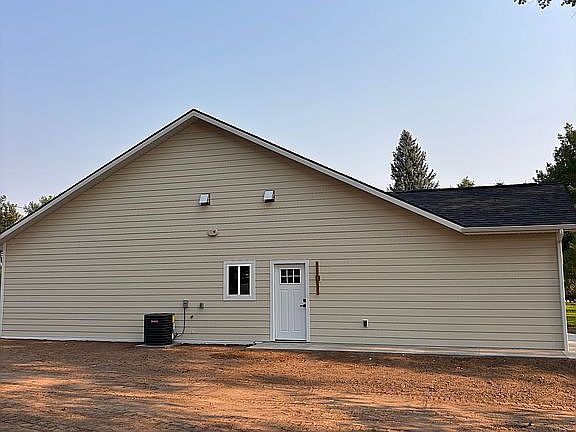 3rd image of 330 N Carrington Ave