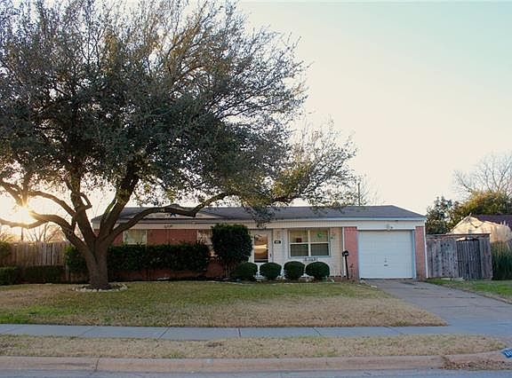 2nd image of 4401 Hyde Park Dr