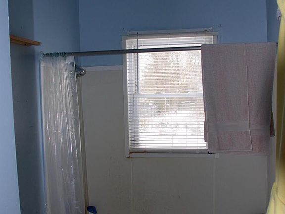 3rd image of 304 N Oakland Ave