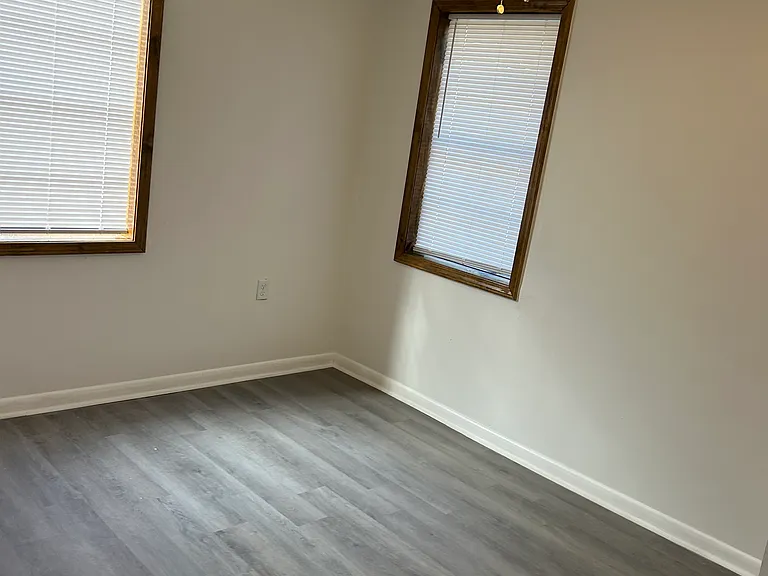 209 Carver St — Photo 13
