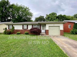 2027 S Kentwood Ave, Springfield, MO 65804