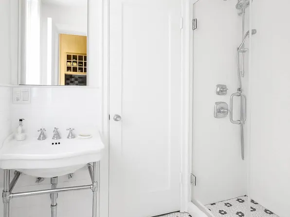 434 East 52nd Street image 6 of 6