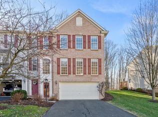 668 Village Green Blvd E, Mars, PA 16046