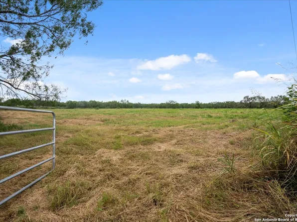 00 CR 304, Jourdanton, TX 78026