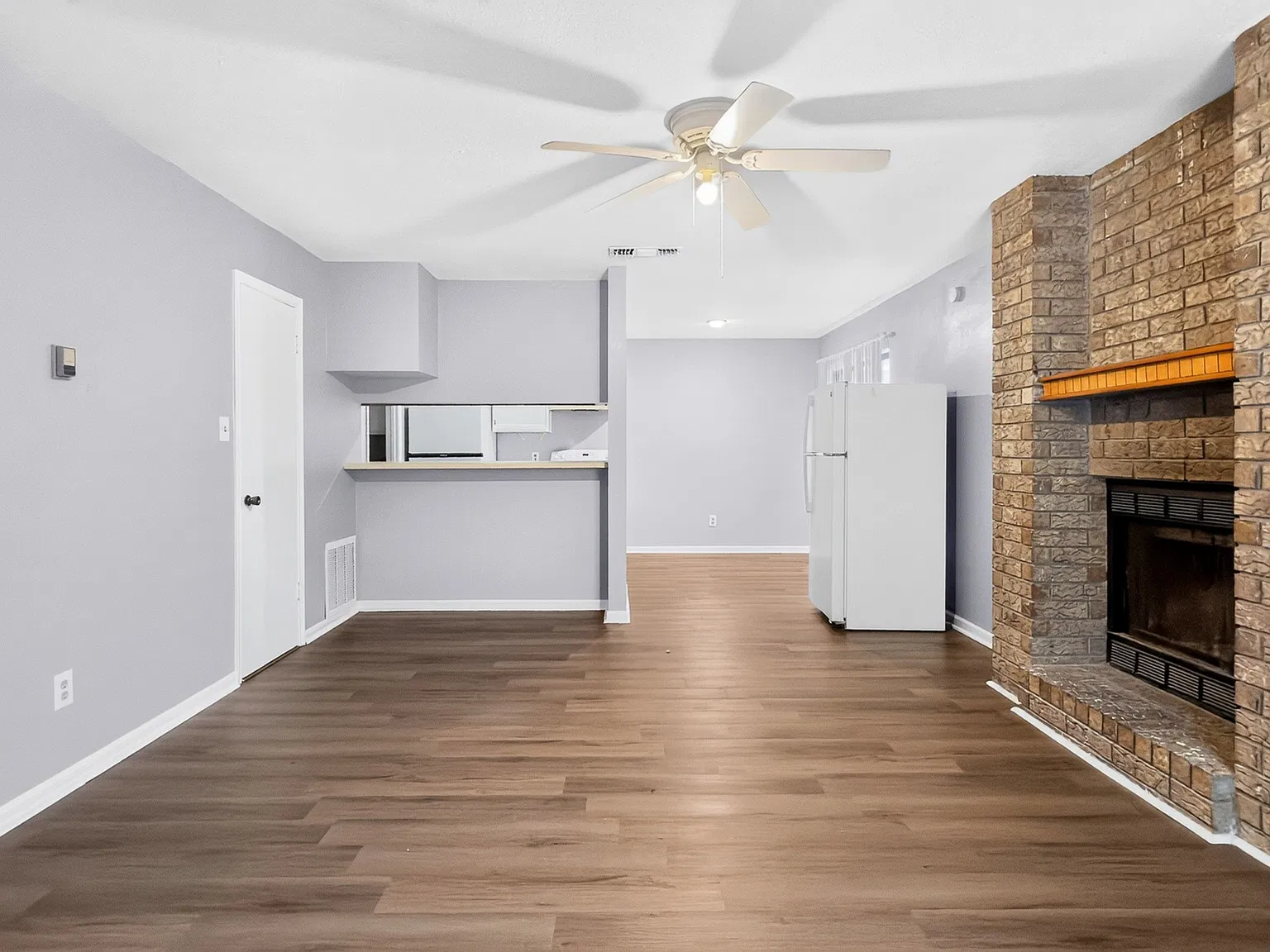 1813 Cedarhill Dr — Photo 2