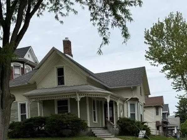 101 W 7th St, Muscatine, IA 52761