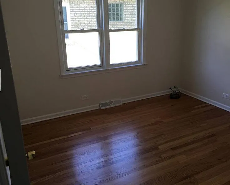 5501 Dakin Street — Photo 2