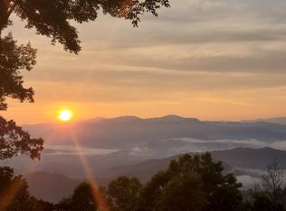 469 Oak Ridge Ln, Whittier, NC 28789