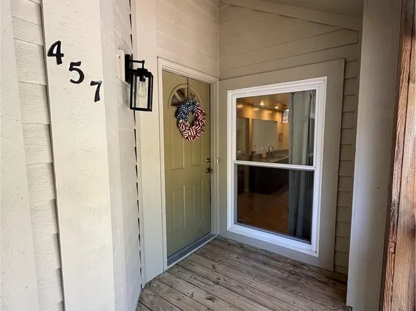 457 E Lake Cir, Chesapeake, VA 23322