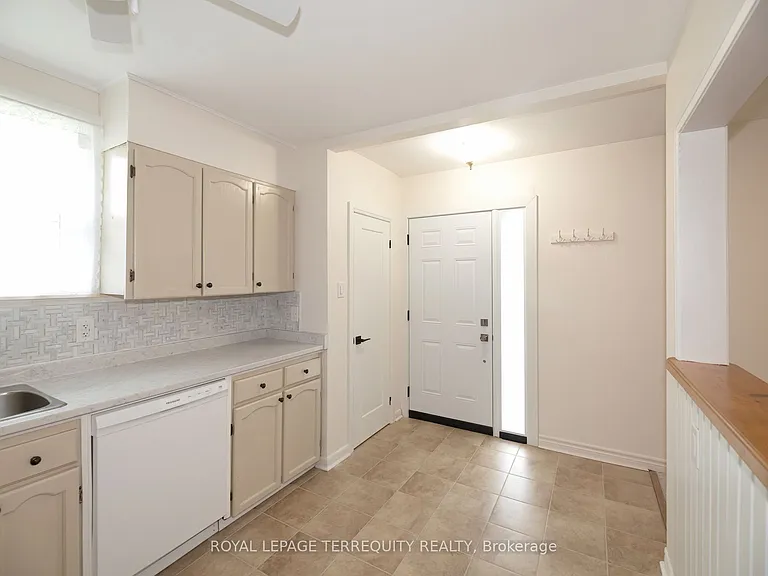 87 Emperor St — Photo 6