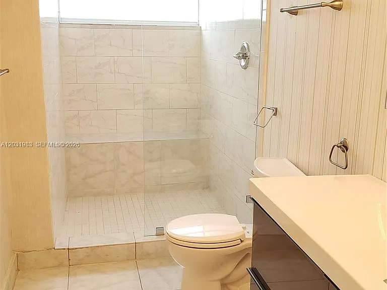 100 Golden Isles Dr #Penthouse 7 — Photo 10