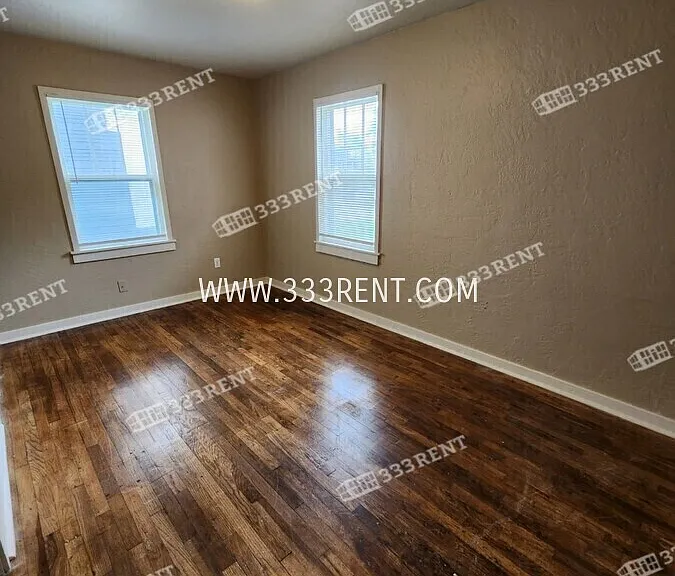 807 E 100th Ter — Photo 11