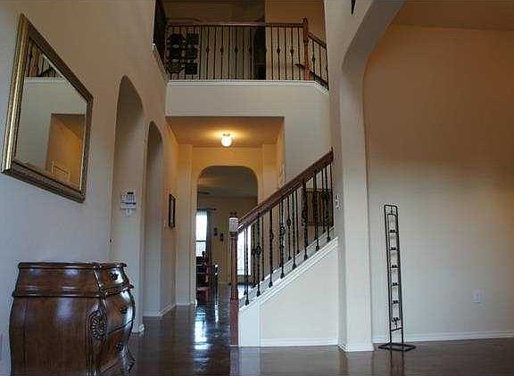3rd image of 106 Old Settlers Dr