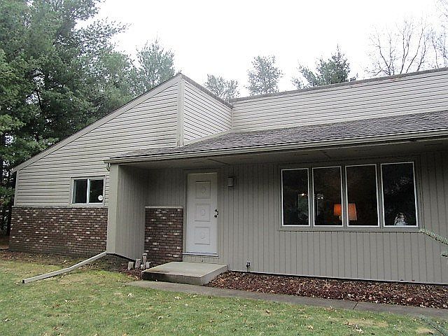1st image of 410 Canterbury Dr