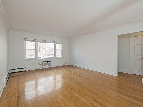 3rd image of 1411 W Cossitt Ave APT 1A