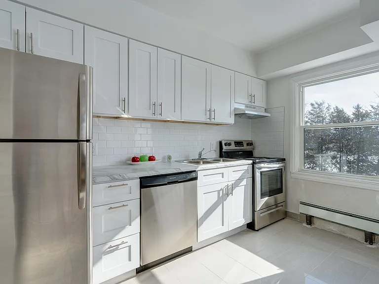 186 Thames St — Photo 1